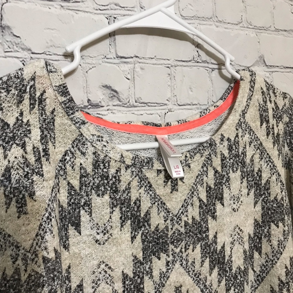 Diamond Knit Top with Lace - Picture 3 of 8